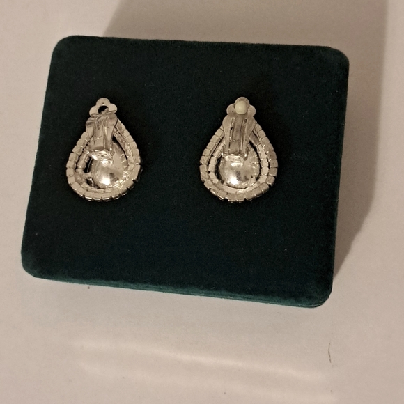 Vintage Emerald Green Faux Diamond Clip on Earrings - Picture 3 of 5